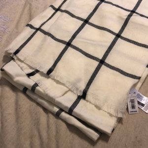 Gap window pane scarf. NWT